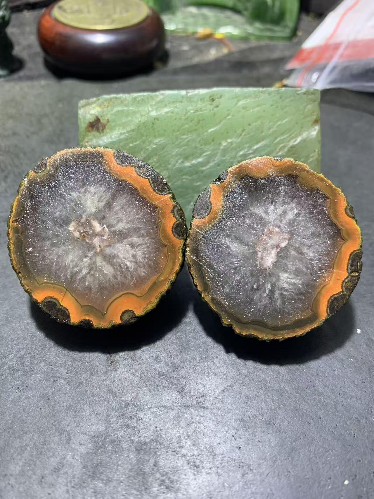 精美亚光原皮冰飘心战国红玛瑙对切原石摆件一对