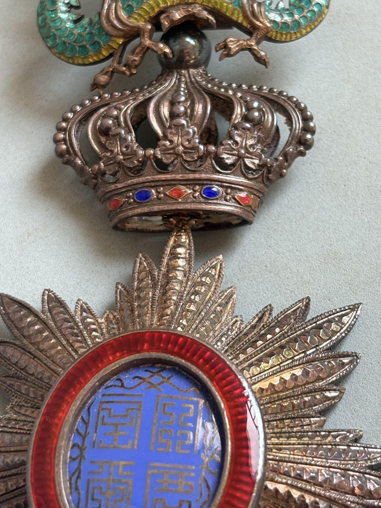 盛世勋华——号角文化勋章邮票专场拍卖第288期 法国安南指挥官级级青龙勋章 银制带银标的定制版本 巴黎亚瑟贝特朗珠宝商定制版， 带原盒