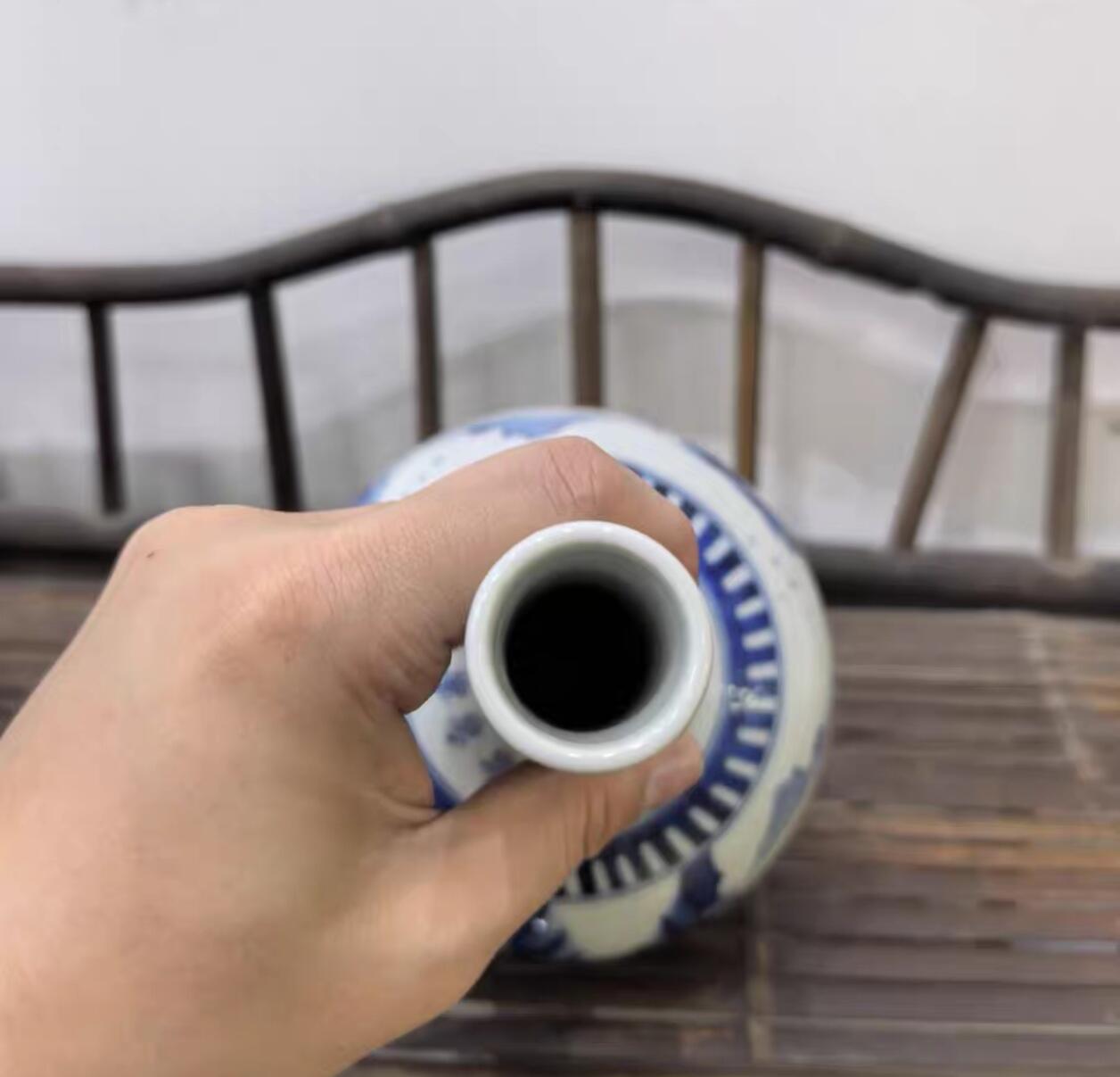 兰馨堂瓷器专场 回流青花人物山水花草胆瓶