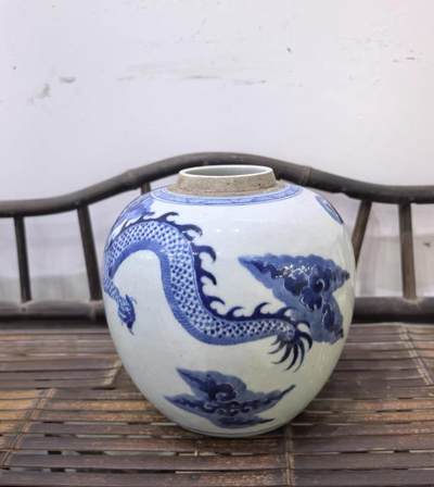 清代青花龙纹罐