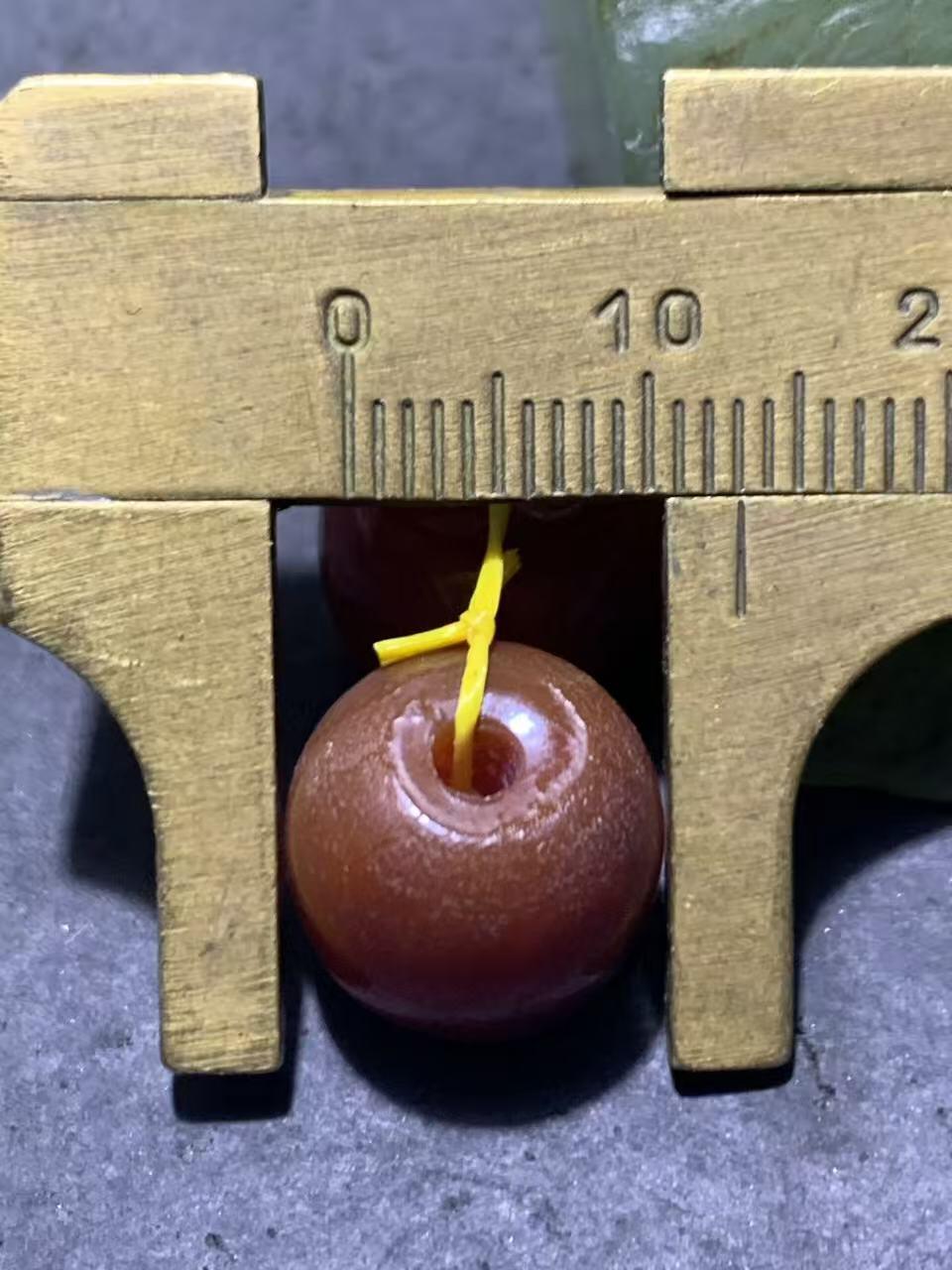 精美高玉化风化纹酒红玛瑙老形桶珠一对，