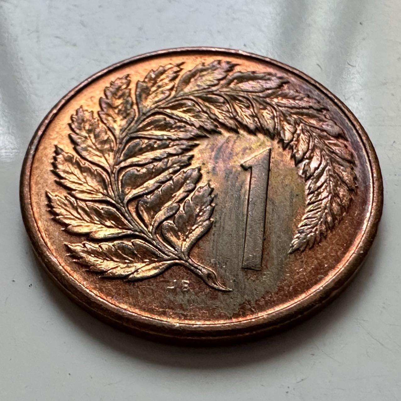 🌹外币初藏🌹🐯2025年第129场  每周二四六晚8️⃣点 接代拍 新西兰1984年浅雕版1分，带原光