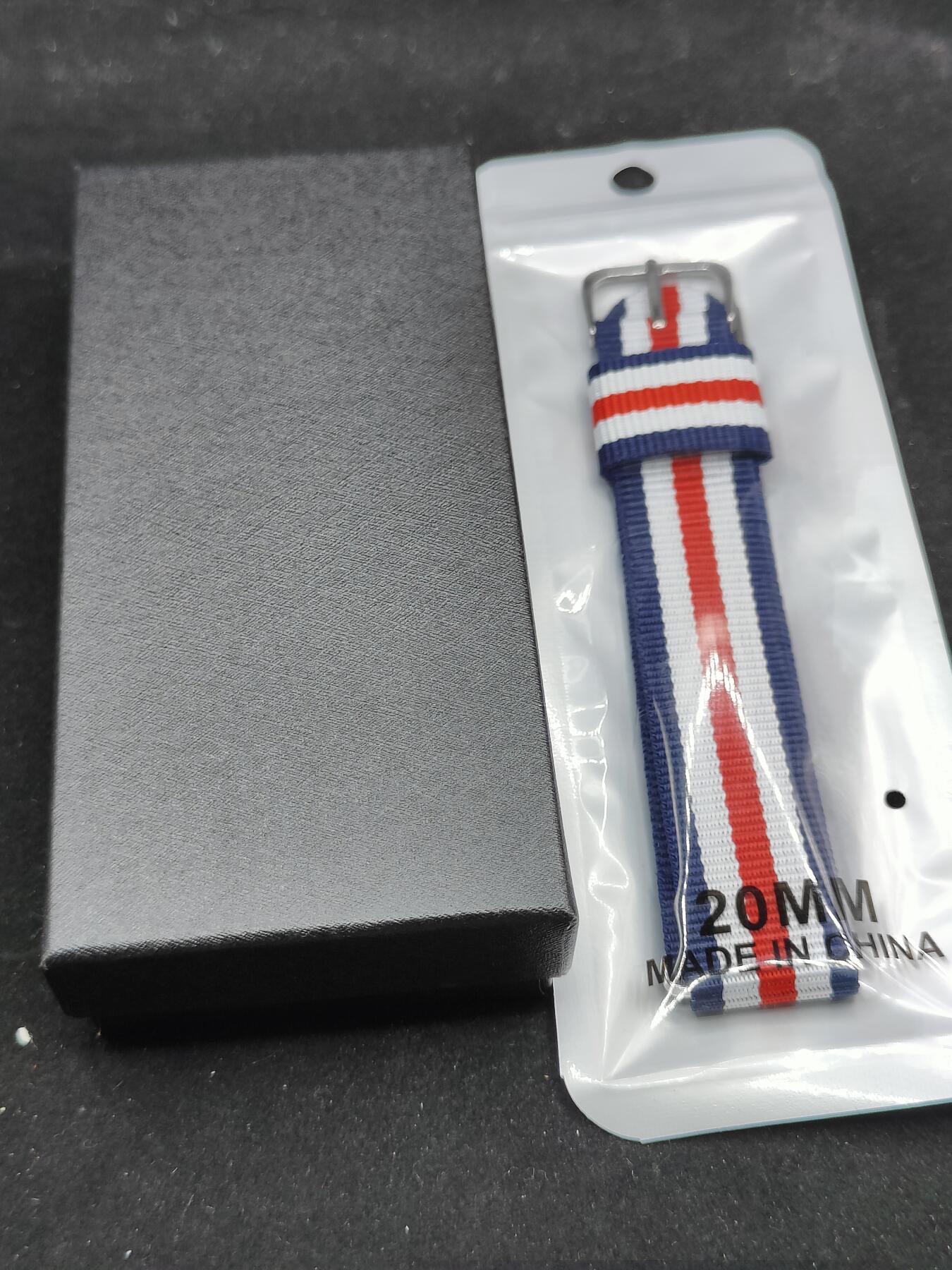 0元起拍勋章 第311期 咸鱼国勋章拍卖专场 11月19日（周日）下午6：00开始 814空战纪念石英表带盒带副表带 可运行