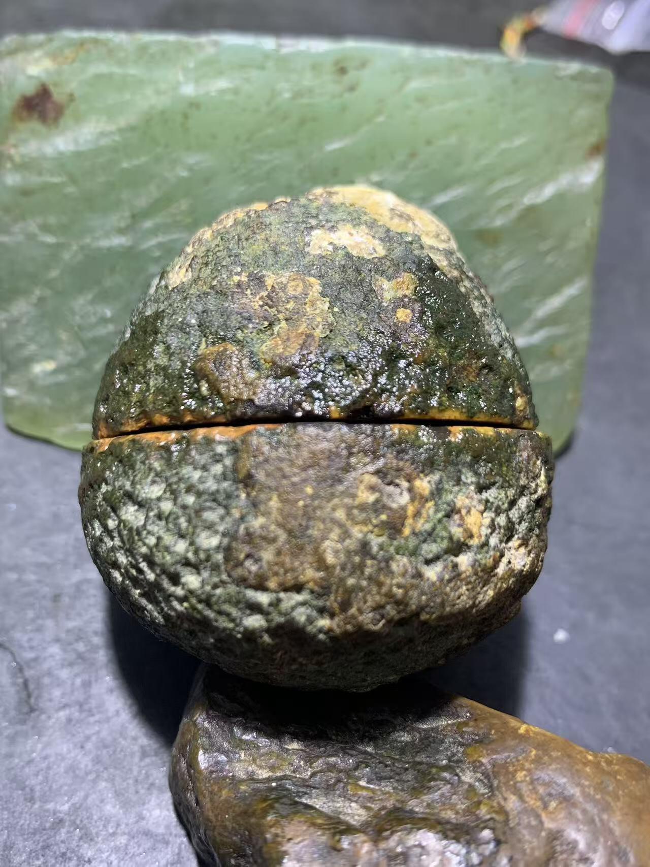 精美亚光原皮冰飘心战国红玛瑙对切原石摆件一对