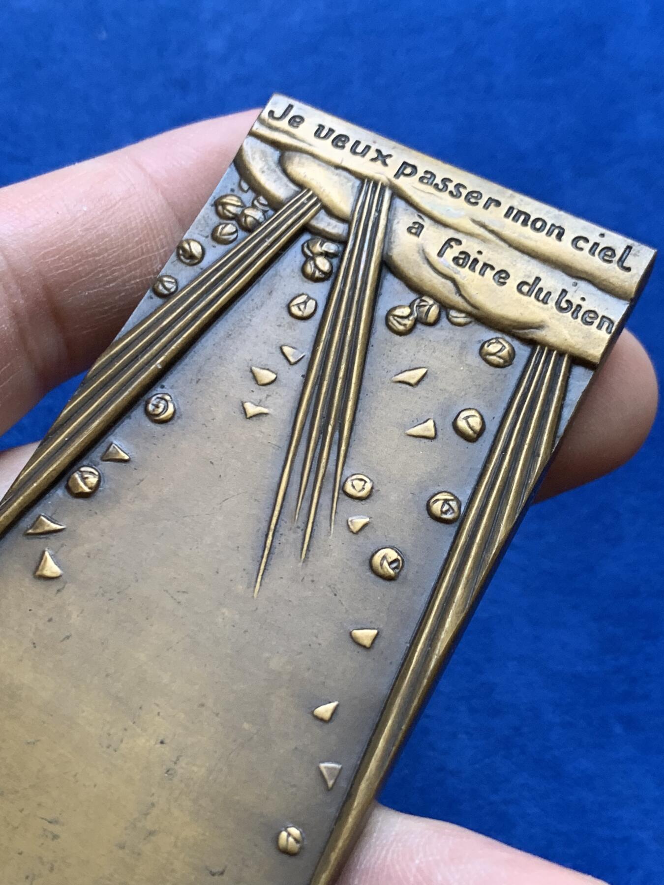 《竞宝斋》第439场 周日，周一，周二 3场连拍 （全场包邮） 名家皮埃尔·勒鲁瓦作 1930年册封圣徒典礼纪念铜章 150.3克 40.8*91.8mm 丰饶角铜标