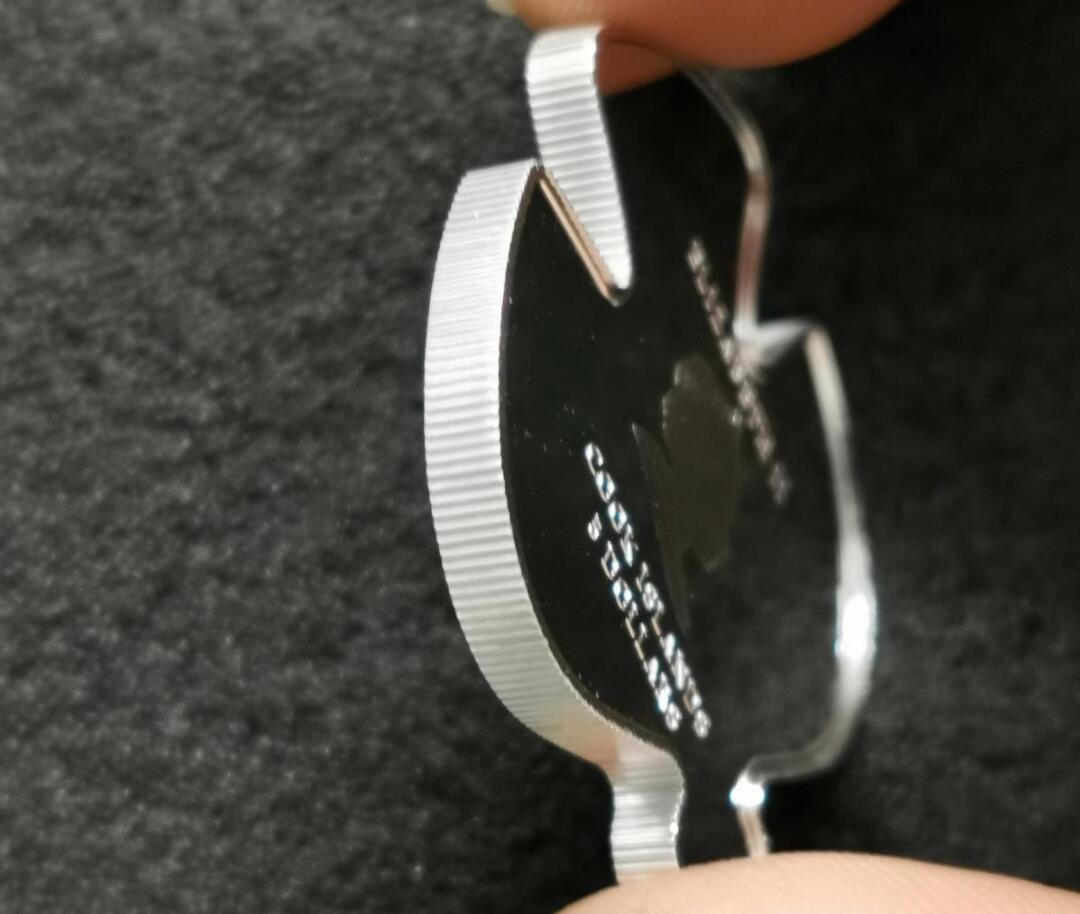 世界各国银币章专场（第24场） 发行量少 库克群岛2007年教皇访问阿西西局部镀金镶嵌施华洛世奇绿水晶5元异形精制银币