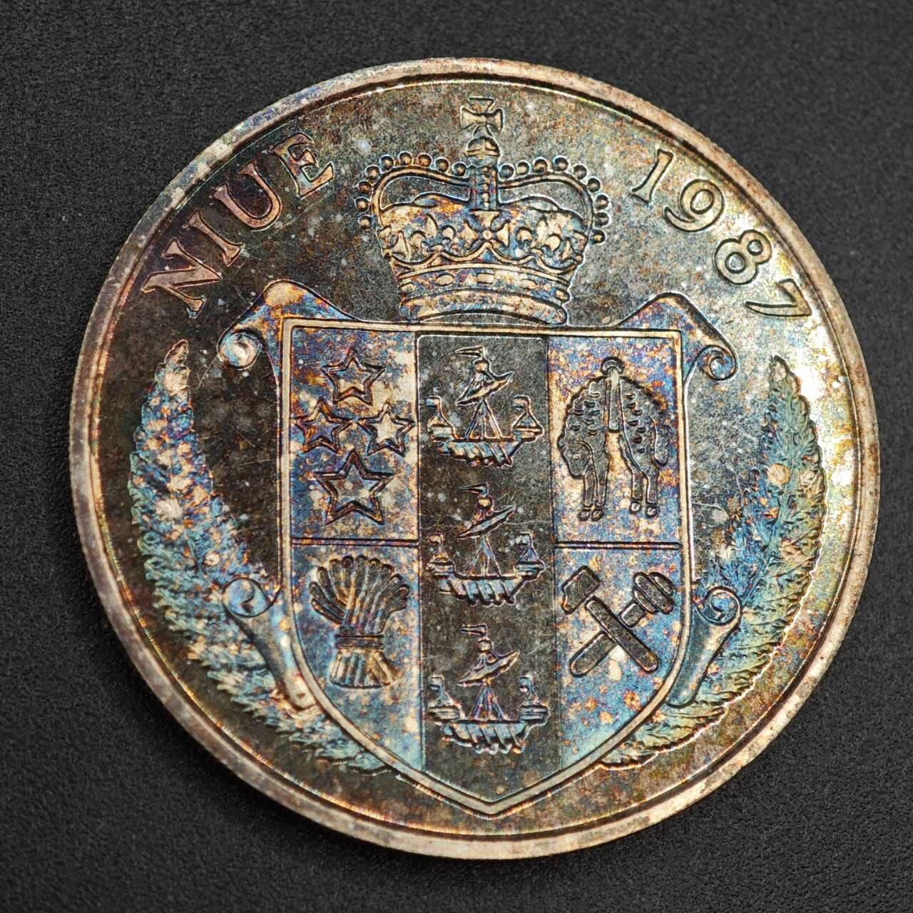 【淘币小摊】实时拍第七百九十九拍   银币套币场   满百包邮可预留二周 每周一统一发货   纽埃1987年50元网球纪念银币彩色包浆 重27.1克625银 银价195