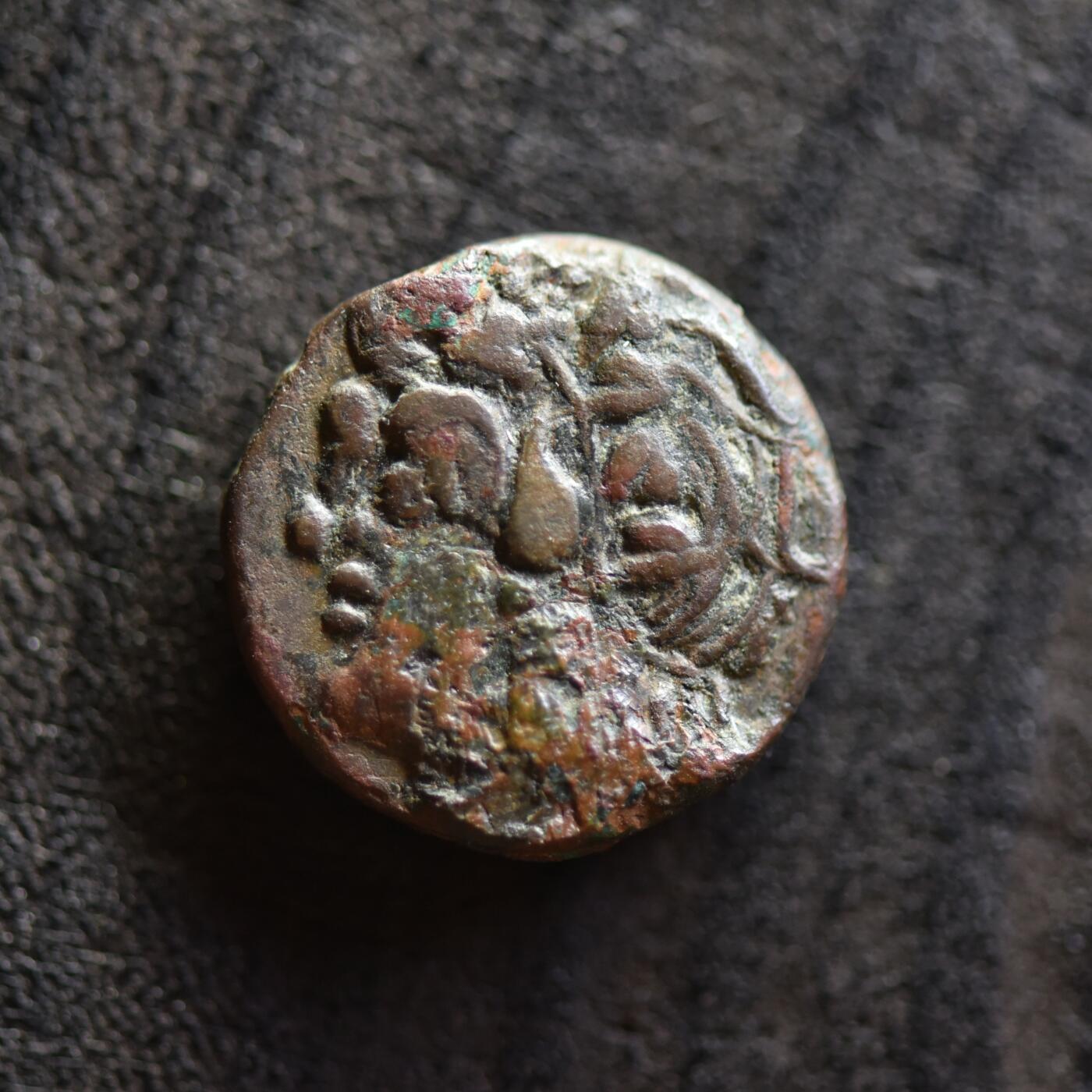 【良泉】第41期【自动场】11月27日晚19.30点开拍！86组，西方古代钱币专场 【藏家出品C】公元前304-289年【古希腊】潘提卡裴姆，潘神/狮子、鲟鱼图案铜币，6.6克