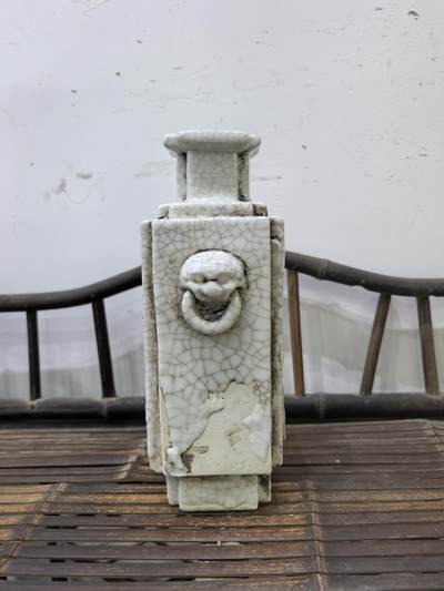 清代哥釉开碎片瓷四方瓶