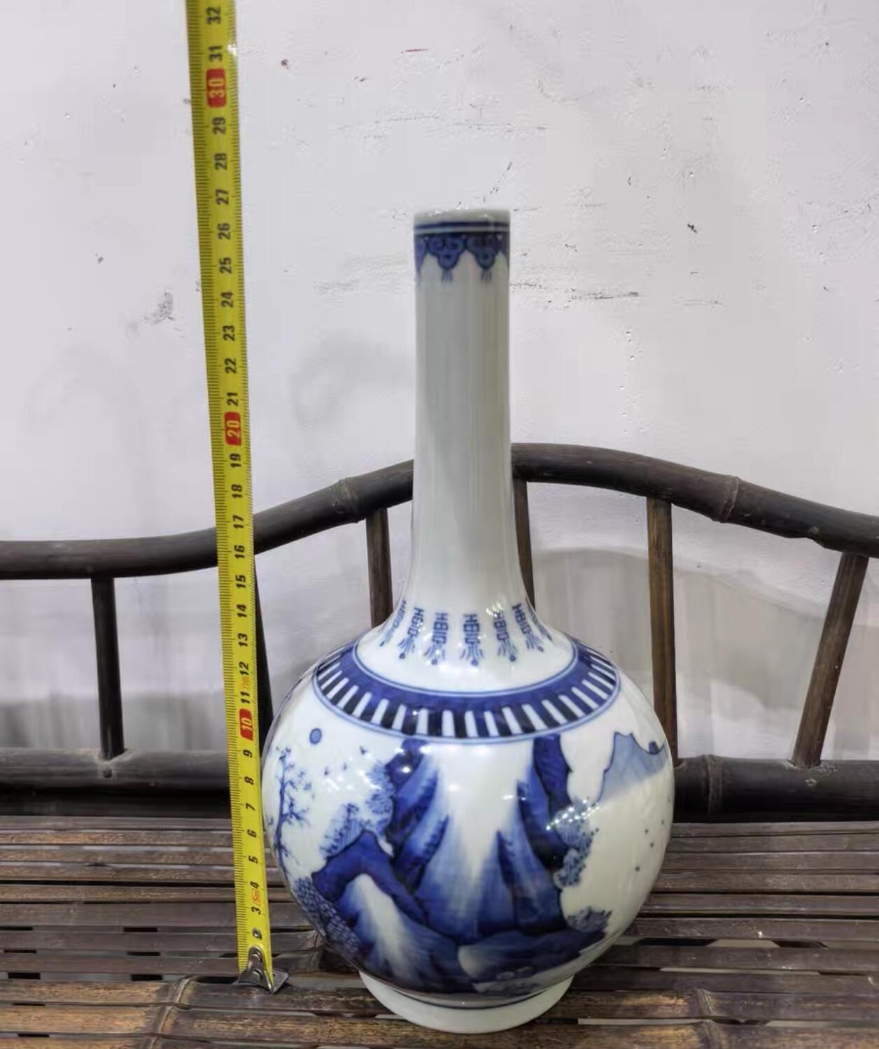 兰馨堂瓷器专场 回流青花人物山水花草胆瓶