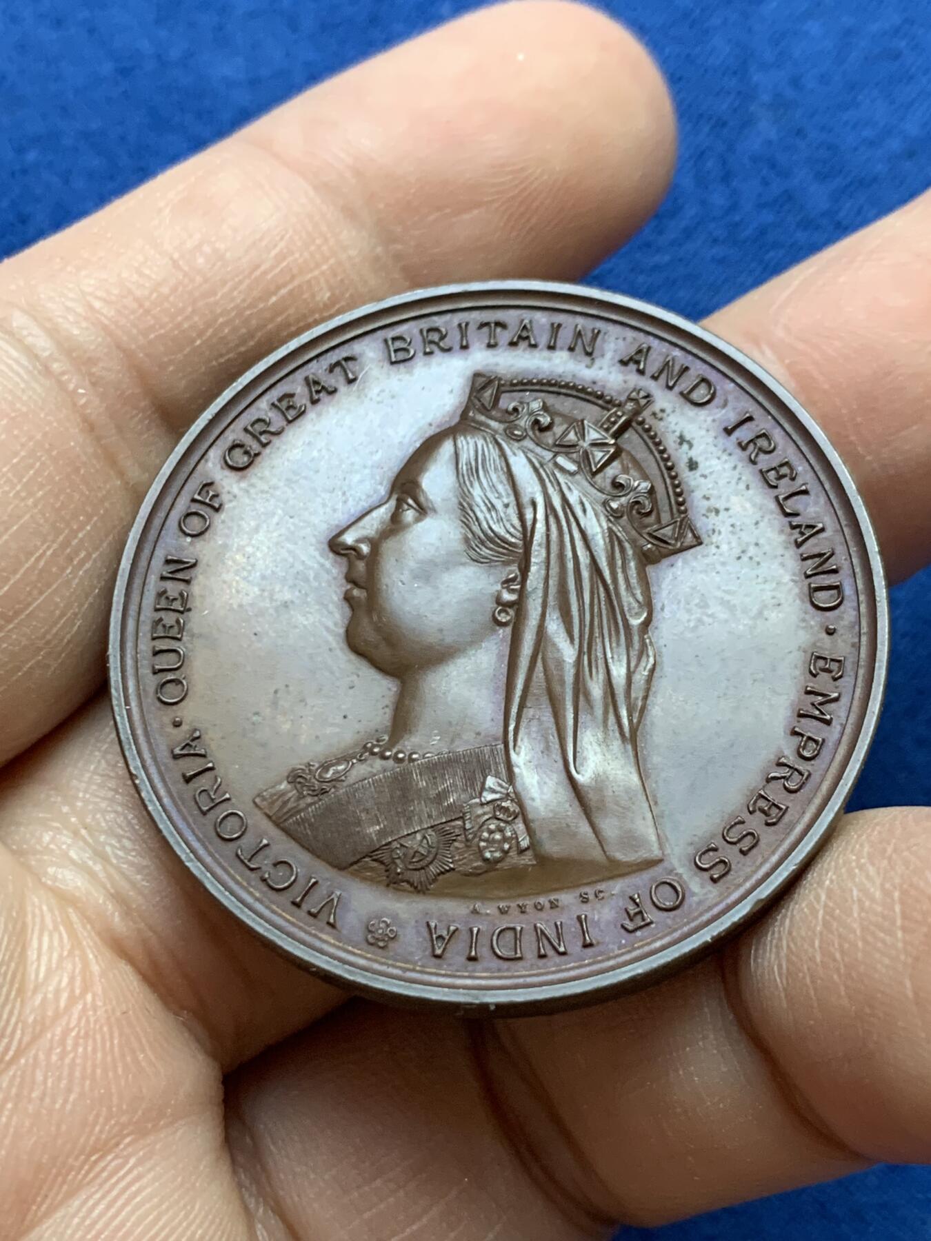 《竞宝斋》第439场 周日，周一，周二 3场连拍 （全场包邮） 英国1887年维多利亚女王在位50周年纪念铜章，艾伦-怀恩雕刻，直径38.3mm，重26.5克