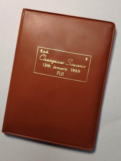 布加迪🐬～世界钱币(上海)🌾第 260 期 /  各国套币和散币 - 斐济🇫🇯 币制改革前后2套 册装