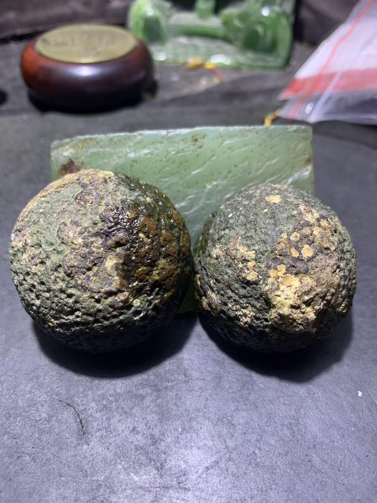 精美亚光原皮冰飘心战国红玛瑙对切原石摆件一对