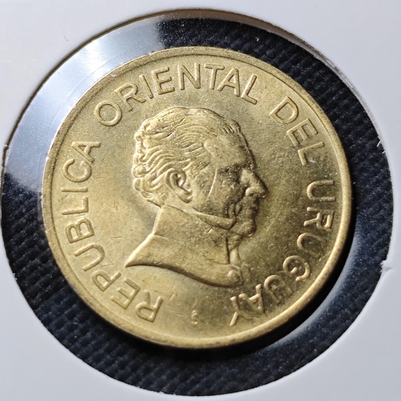 KK钱币收藏小铺  第373场  2月预留时间 周末发货  1998乌拉圭2比索 好品