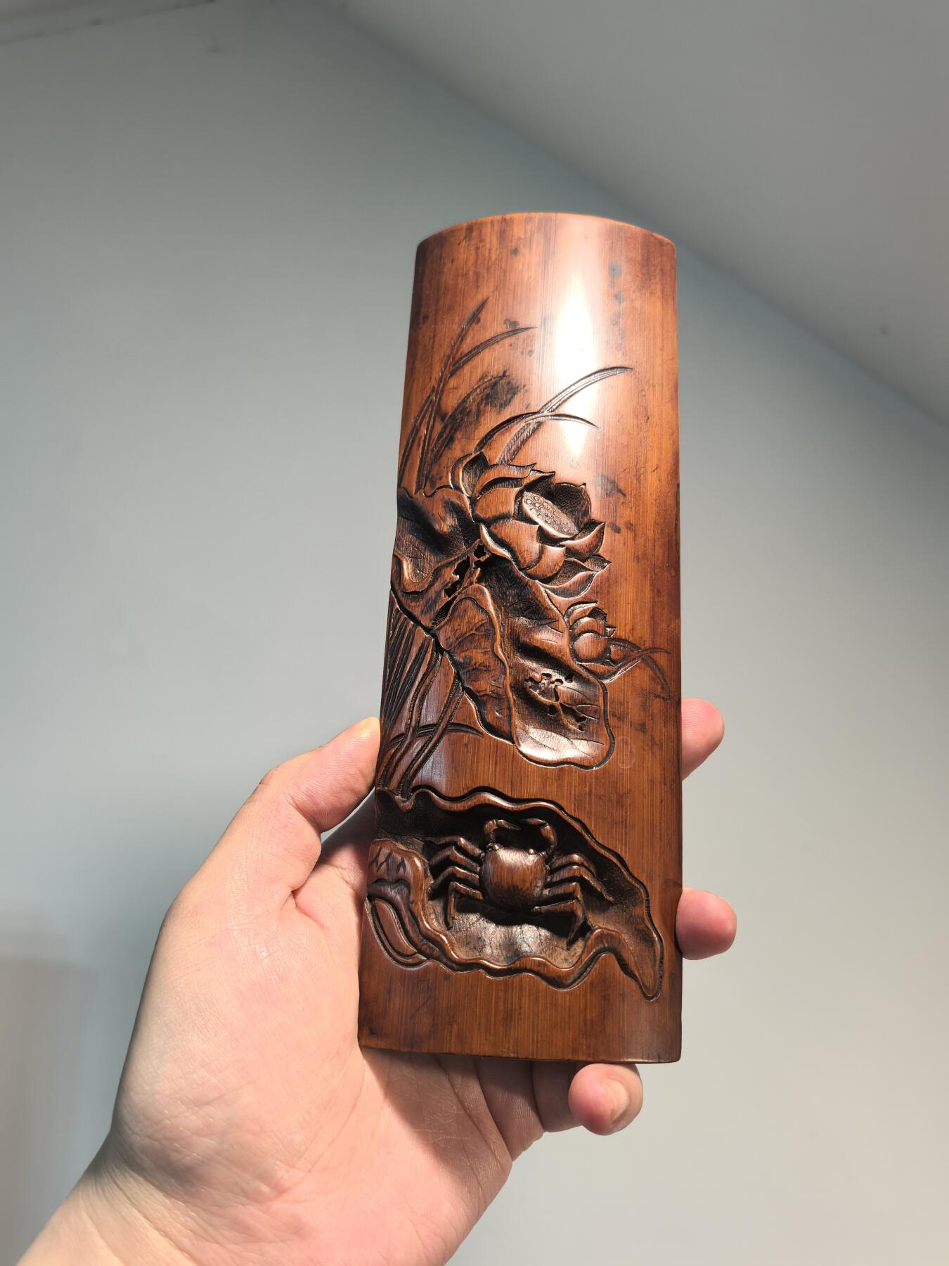 兰馨堂古玩杂项专场 老竹雕臂搁镇纸摆件清趣图河蟹图 