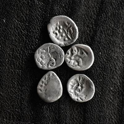 【良泉】第41期【自动场】11月27日晚19.30点开拍！86组，西方古代钱币专场 - 【藏家出品A】后笈多-前伊斯兰时期印度信德地区的小达玛，总重1.8克