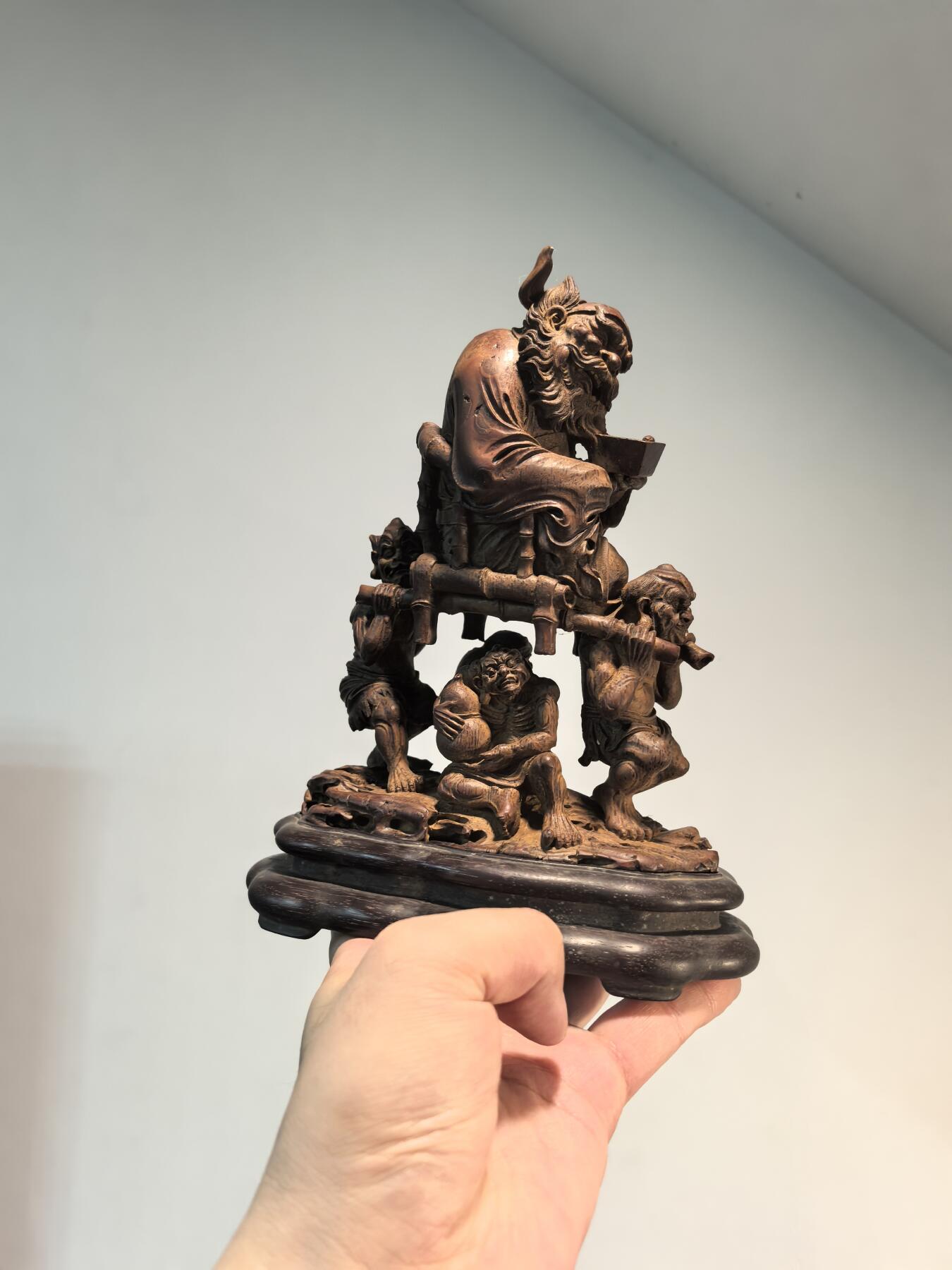 兰馨堂古玩杂项专场 老竹雕名家制钟馗醉酒小鬼抬轿摆件老红木座 