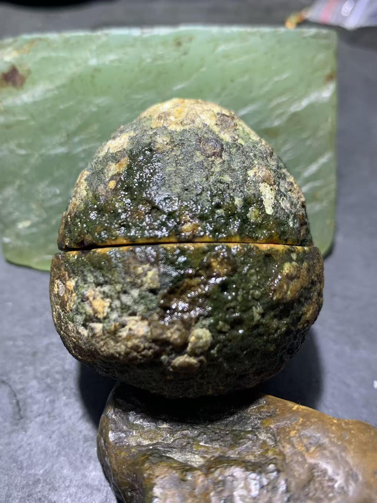 精美亚光原皮冰飘心战国红玛瑙对切原石摆件一对