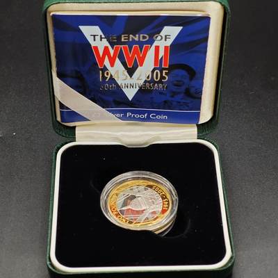 【淘币小摊】实时拍第七百九十九拍   银币套币场   满百包邮可预留二周 每周一统一发货   - 英国2005年二战胜利60周年2镑银币镀金 原盒原证