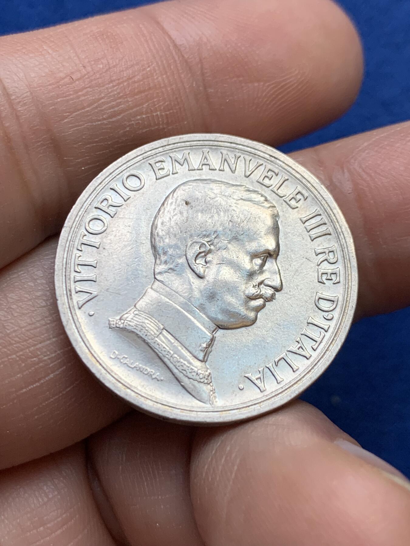 《竞宝斋》第439场 周日，周一，周二 3场连拍 （全场包邮） 意大利 1916年 伊曼纽尔三世 马车女神 2里拉银币