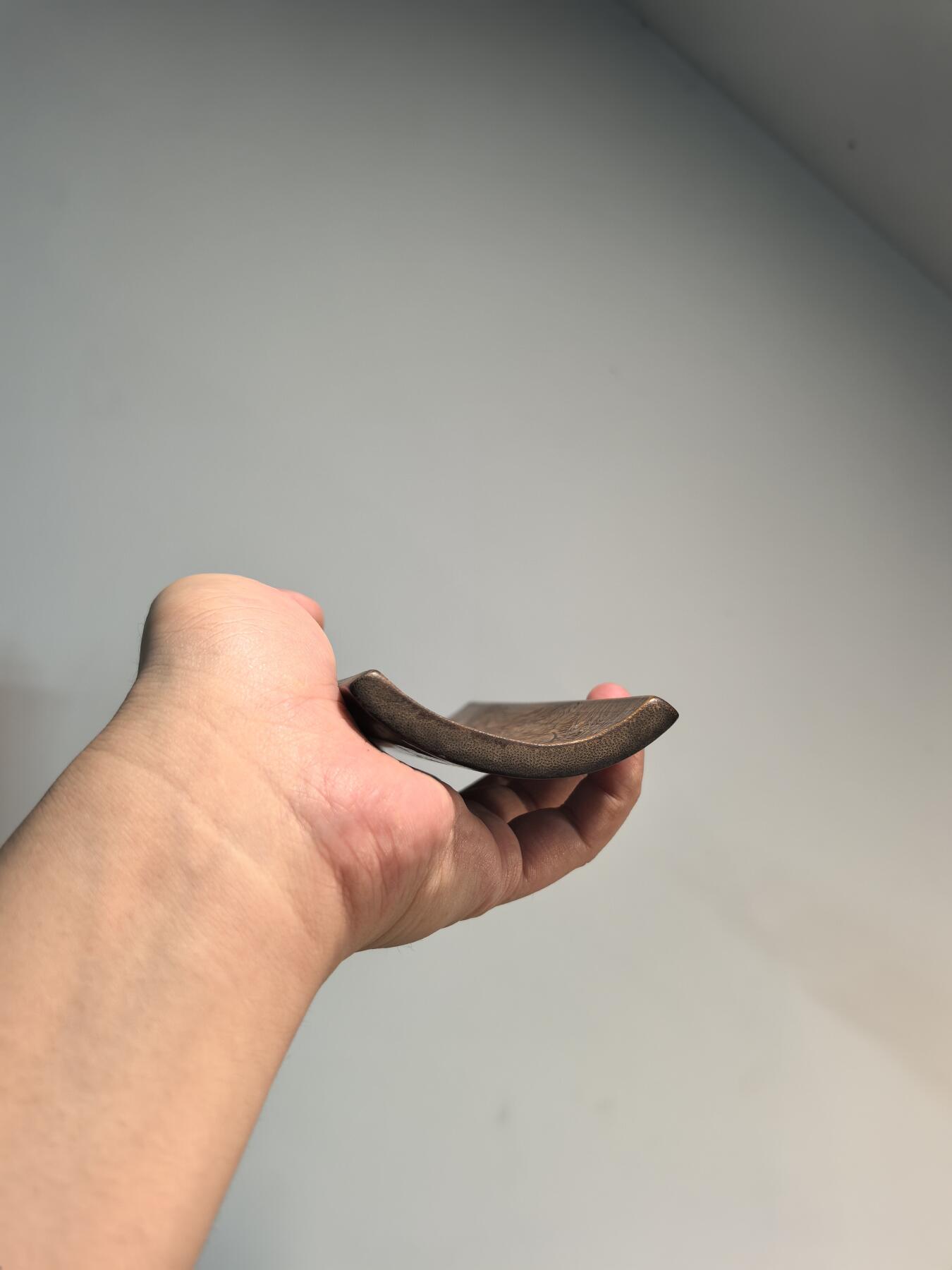 兰馨堂古玩杂项专场 老竹雕双面风景诗文臂搁镇纸摆件 双面雕工