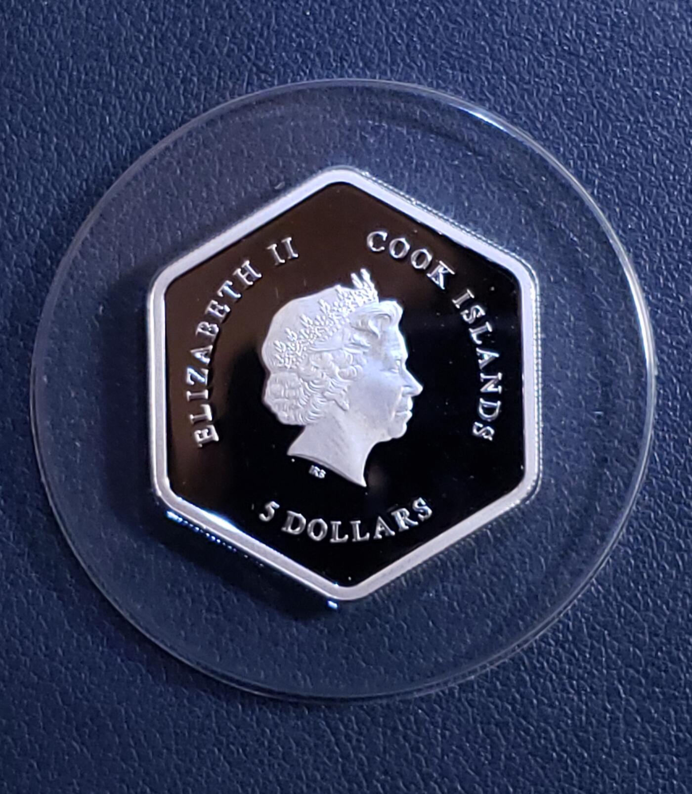 世界各国银币章专场（第24场） 发行量少 库克2012年本笃十六世访问墨西哥5元局部镀金镶嵌施华洛世奇水晶异形精制纪念银币 带证书