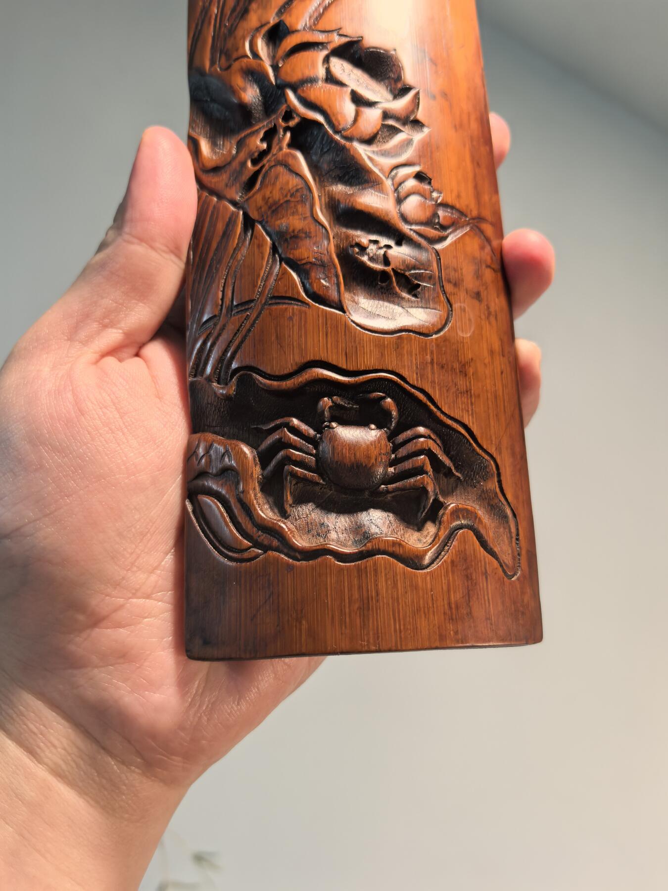 兰馨堂古玩杂项专场 老竹雕臂搁镇纸摆件清趣图河蟹图 