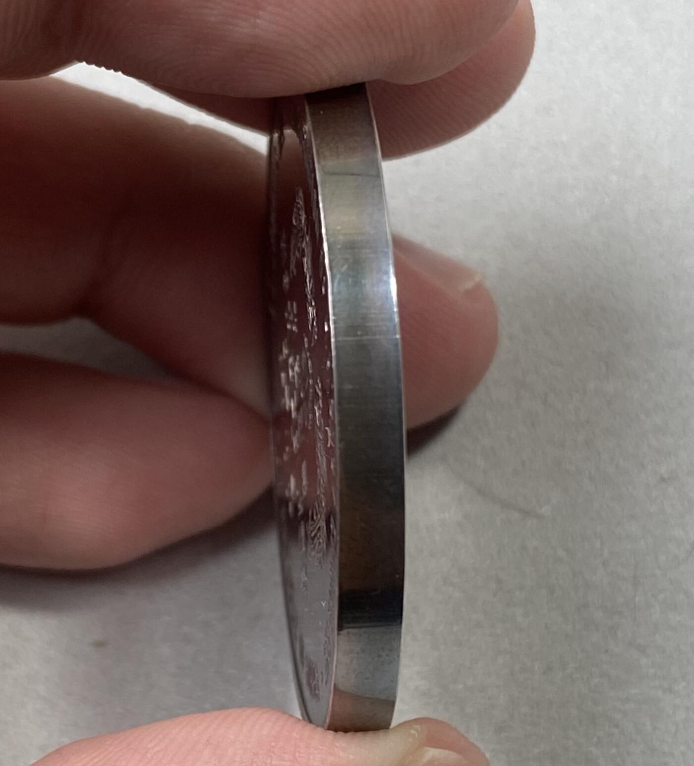 万国钱币拍卖第055期 1978年韩国朴正熙毫无悬念全票当选第九届大韩民国总统纪念大银章 天鹅绒孔雀蓝彩精制镜面极美 40mm 40g