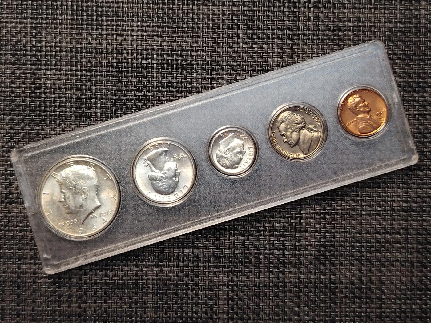 布加迪🐬～世界钱币(上海)🌾第 260 期 /  各国套币和散币 美国🇺🇸 1964年 5枚套币 3枚银币(低银版)