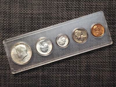 布加迪🐬～世界钱币(上海)🌾第 260 期 /  各国套币和散币 - 美国🇺🇸 1964年 5枚套币 3枚银币(低银版)