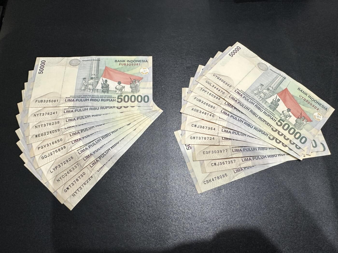 《外钞收藏家》第五百八十六期（品种丰富、精品多）（本平台长期征集拍品、欢迎藏友们联系合作） 1999年印度尼西亚5万面额 20张一起 非全新 品相如图