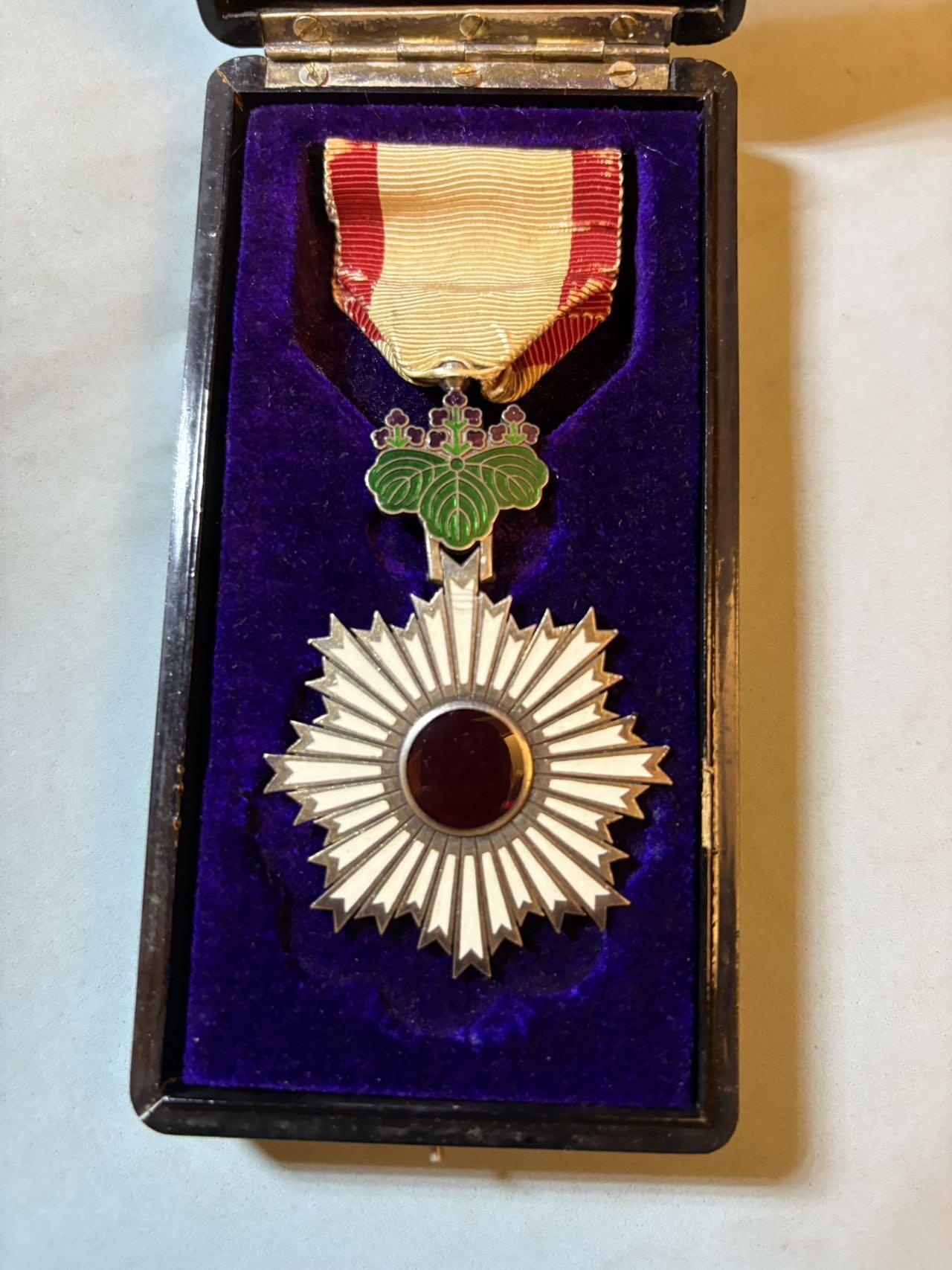 盛世勋华——号角文化勋章邮票专场拍卖第290期 日本勋五等双光旭日章 银制带原盒 明治时期