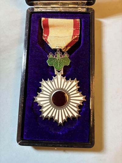 盛世勋华——号角文化勋章邮票专场拍卖第290期 - 日本勋五等双光旭日章 银制带原盒 明治时期