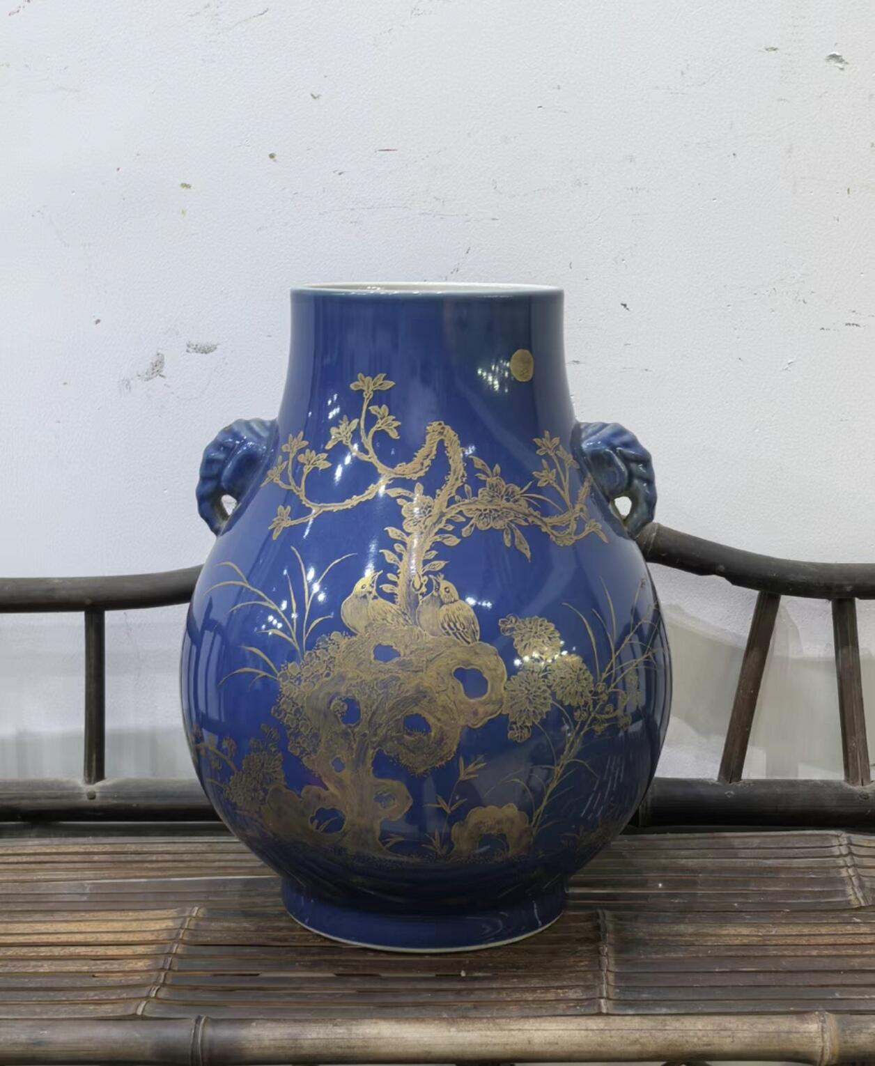 兰馨堂瓷器专场 霁蓝釉描金双耳尊瓶 