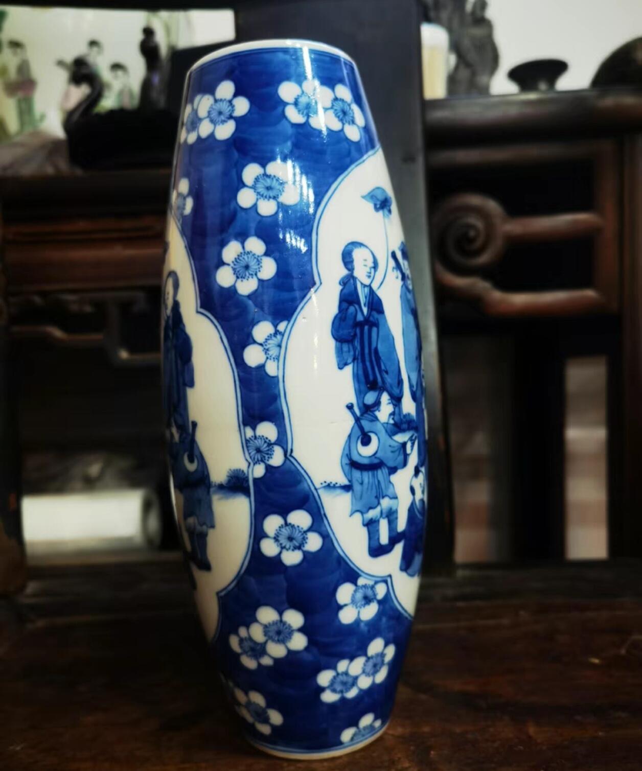 兰馨堂瓷器专场 青花冰梅开窗八仙人物纹橄榄瓶 