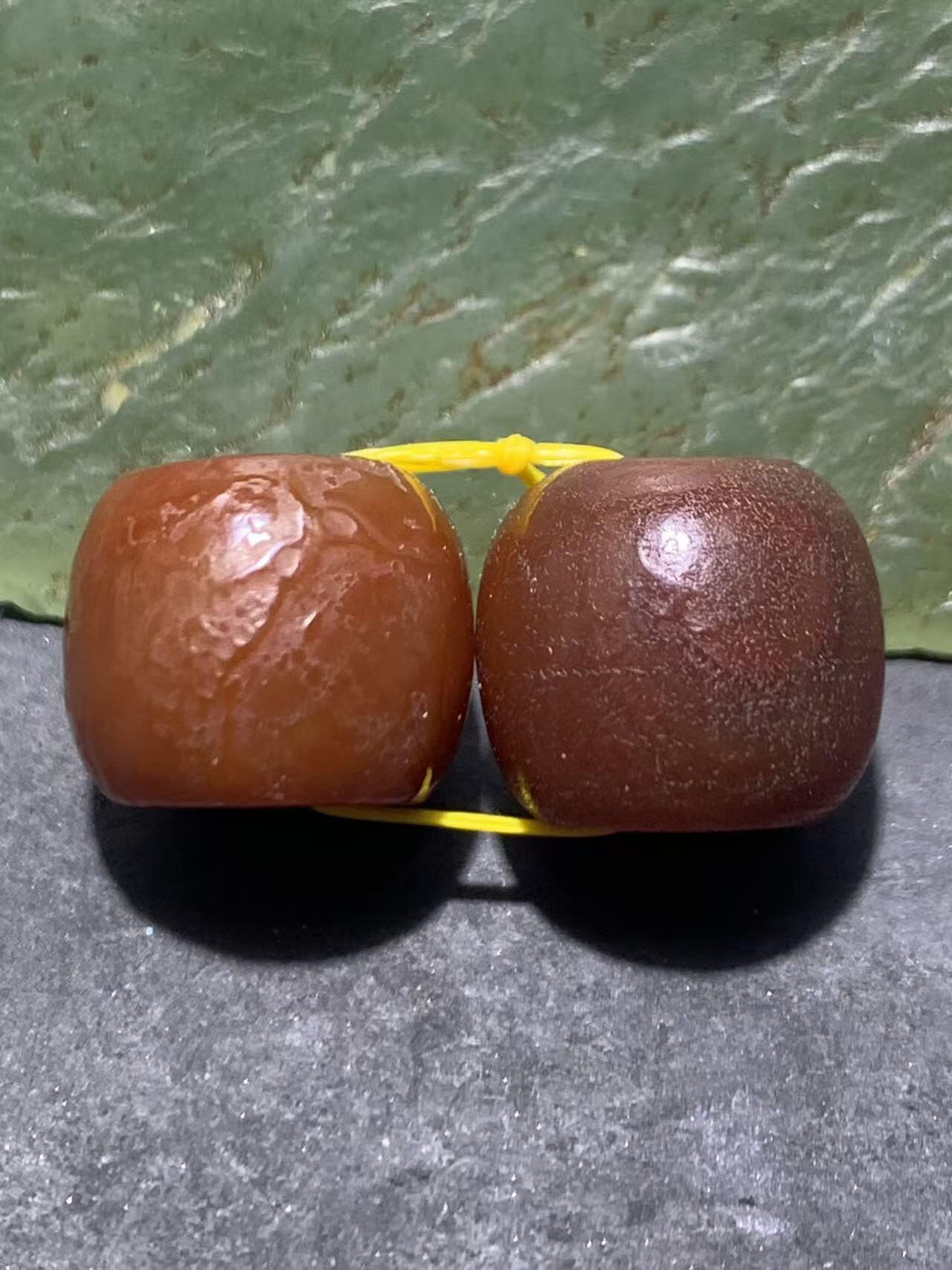 精美高玉化风化纹酒红玛瑙老形桶珠一对，