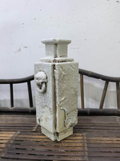 清代哥釉开碎片瓷四方瓶