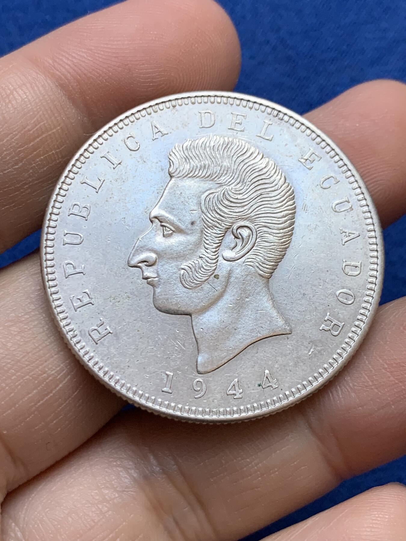 《竞宝斋》第439场 周日，周一，周二 3场连拍 （全场包邮） 厄瓜多尔1944年5苏克雷大银币 好品可送评，人像发丝根根可数，背面图案特别好看