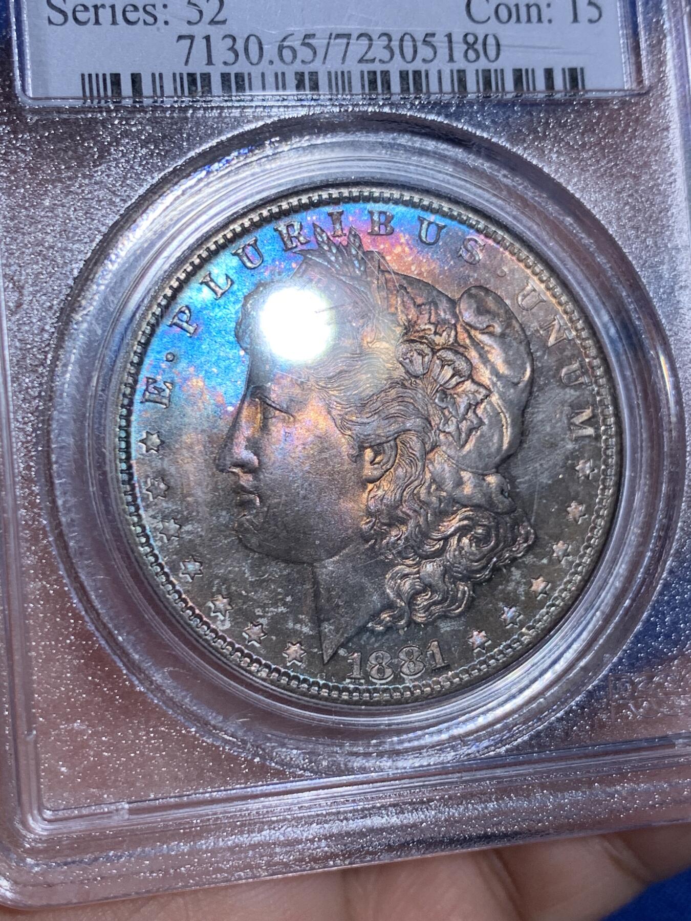 《竞宝斋》第439场 周日，周一，周二 3场连拍 （全场包邮） PCGS MS65 美国1881年摩根银币S版，原汁原味五彩老包浆，正面五彩，背面类PL状态，状态一流。