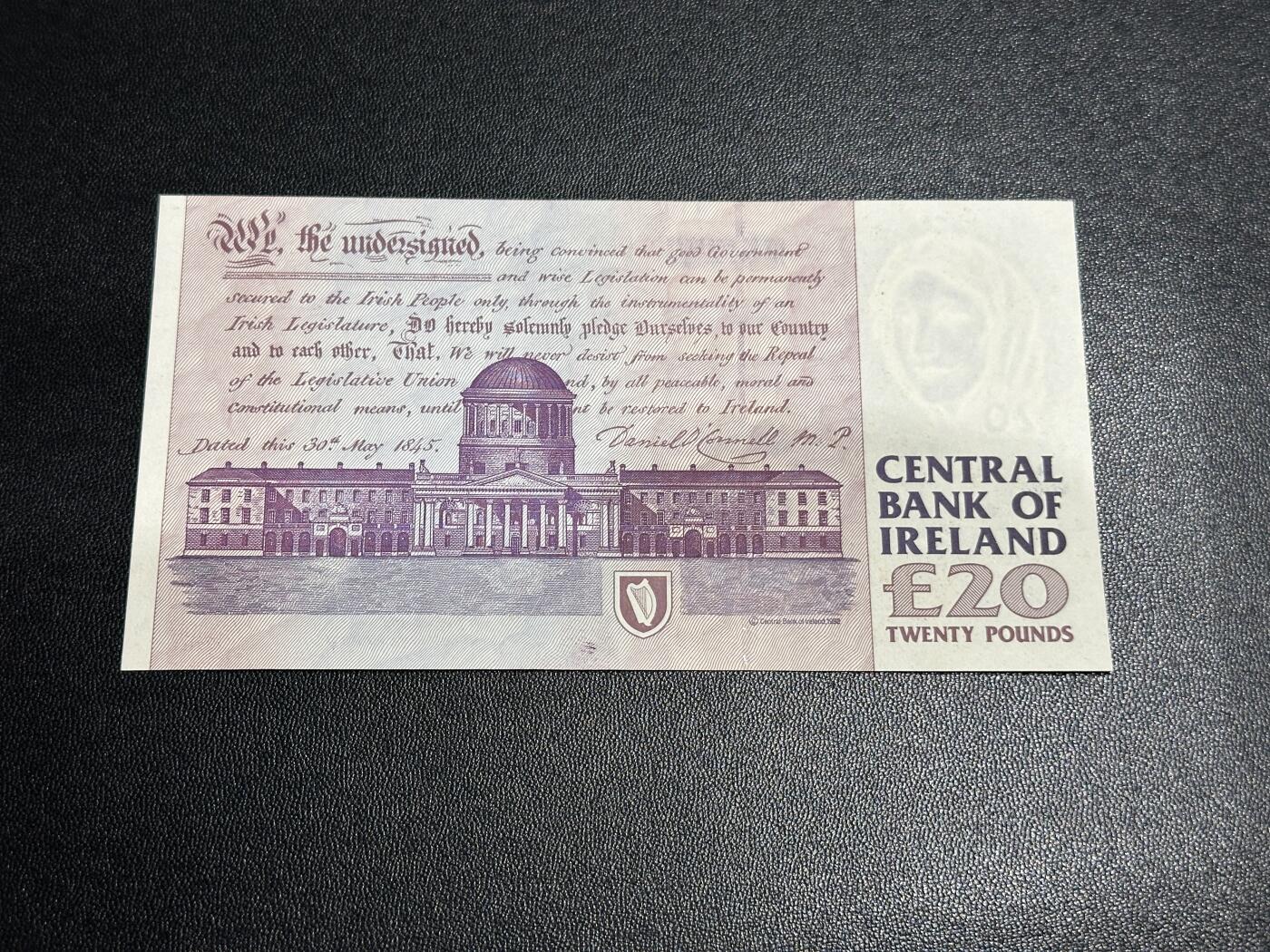 《外钞收藏家》第五百八十六期（品种丰富、精品多）（本平台长期征集拍品、欢迎藏友们联系合作） 1999年爱尔兰20镑 全新 为PMG65剪壳裸币