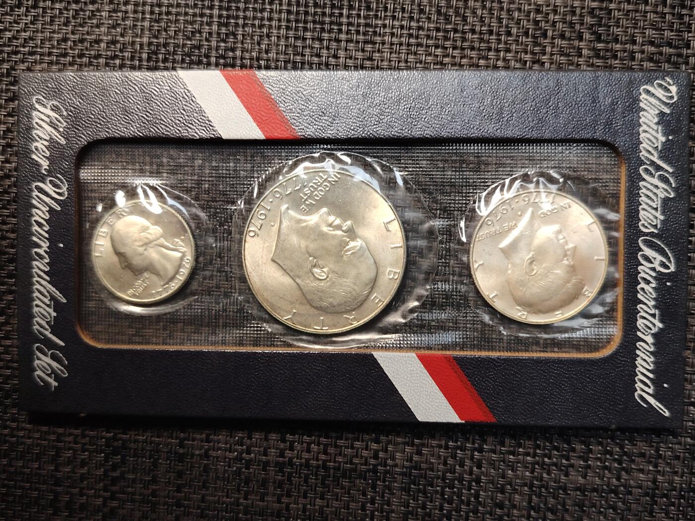 布加迪🐬～世界钱币(上海)🌾第 260 期 /  各国套币和散币 美国🇺🇸 1976年 3枚银币 (低银版) 建国200周年纪念币