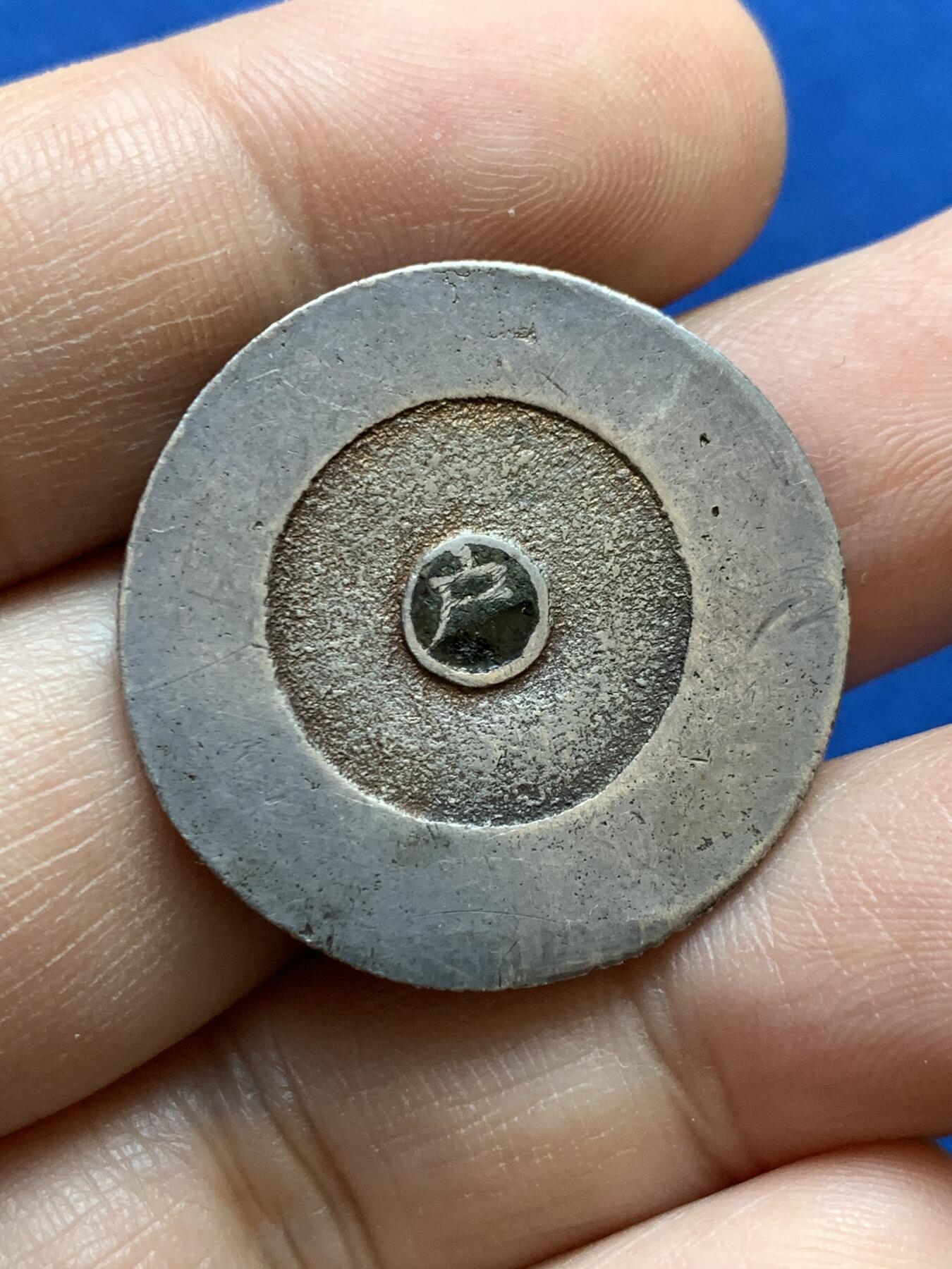 《竞宝斋》第439场 周日，周一，周二 3场连拍 （全场包邮） 朝鲜大东二钱银币 AU品相左右 均匀原味包浆 黑珐琅完整 户字非常清晰 细节见图