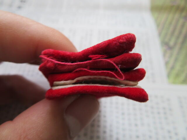 76--使用过的65早期领章两付两个版本