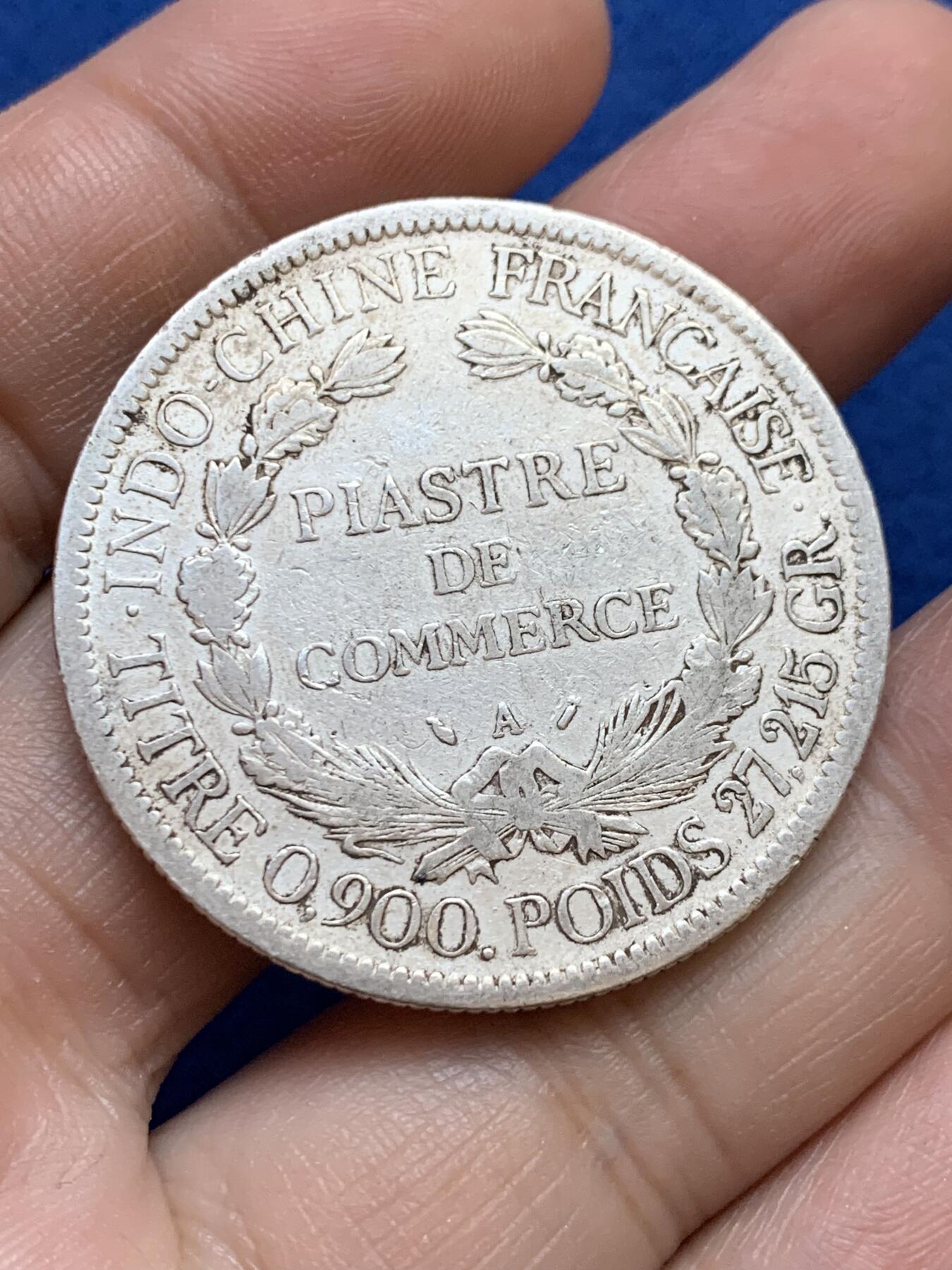 《竞宝斋》第439场 周日，周一，周二 3场连拍 （全场包邮） 法属印支1885坐洋1皮阿斯特银币 加重版 首年（开门年）