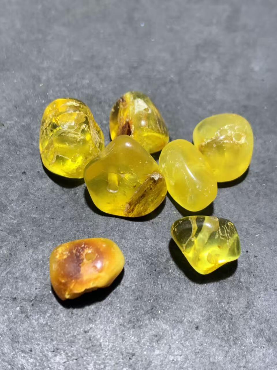 天然俄料蜜蜡通货随形散珠一组，