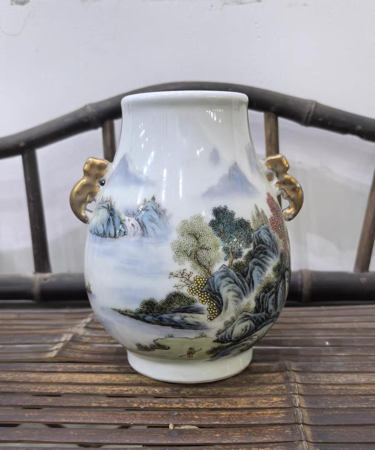 兰馨堂瓷器专场 567景德镇老粉彩山水双耳尊 1979年出品 