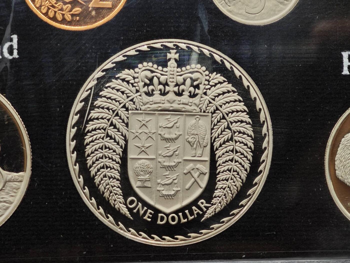 【淘币小摊】实时拍第七百九十九拍   银币套币场   满百包邮可预留二周 每周一统一发货   新西兰1976年精制套币