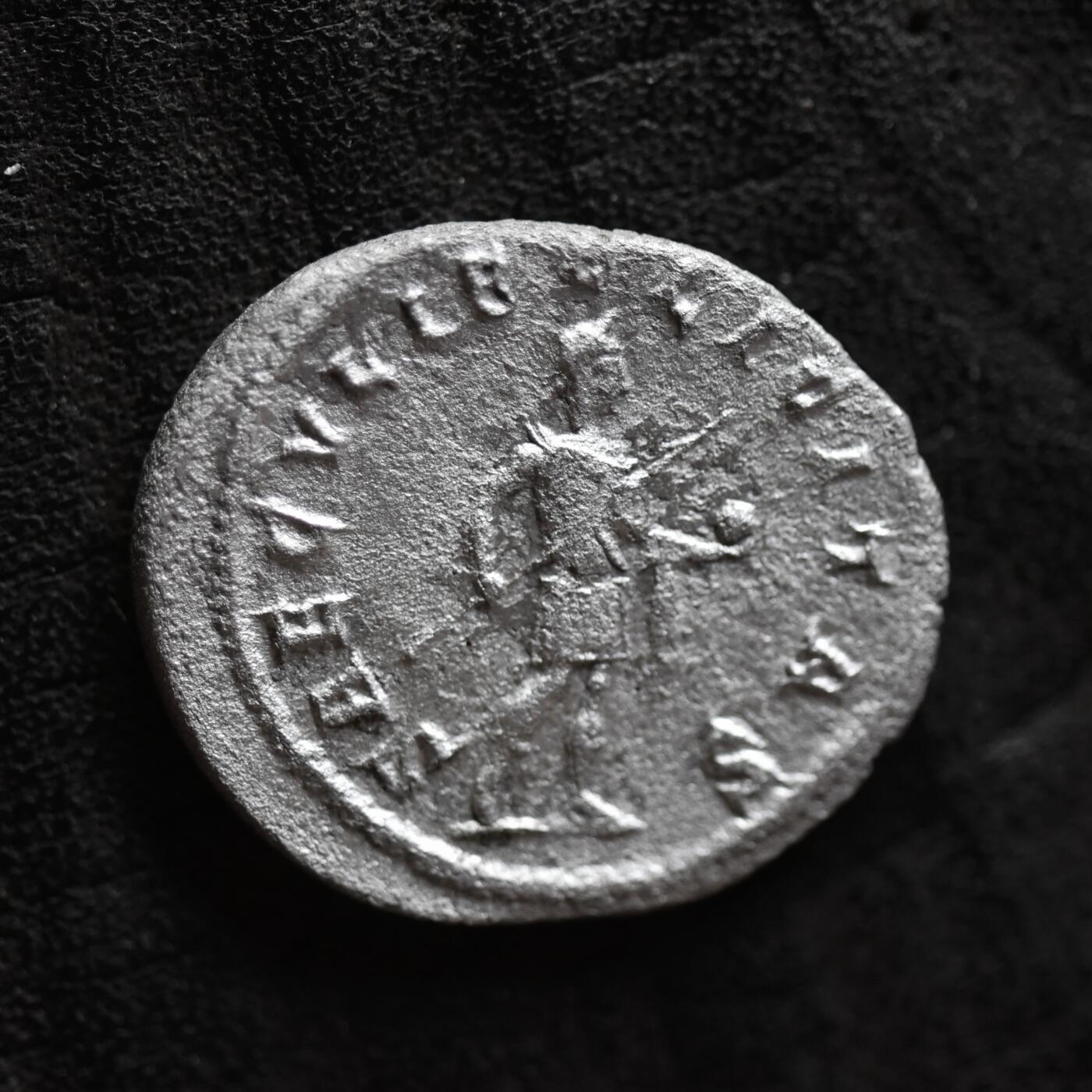 【良泉】第41期【自动场】11月27日晚19.30点开拍！86组，西方古代钱币专场 【藏家出品B】公元242-244年【古罗马】戈尔迪安三世，背戈尔迪安站像，手持长矛和球体，铭文SAECVLI FELICITAS（幸福的时代）安敦尼银币，3.94克