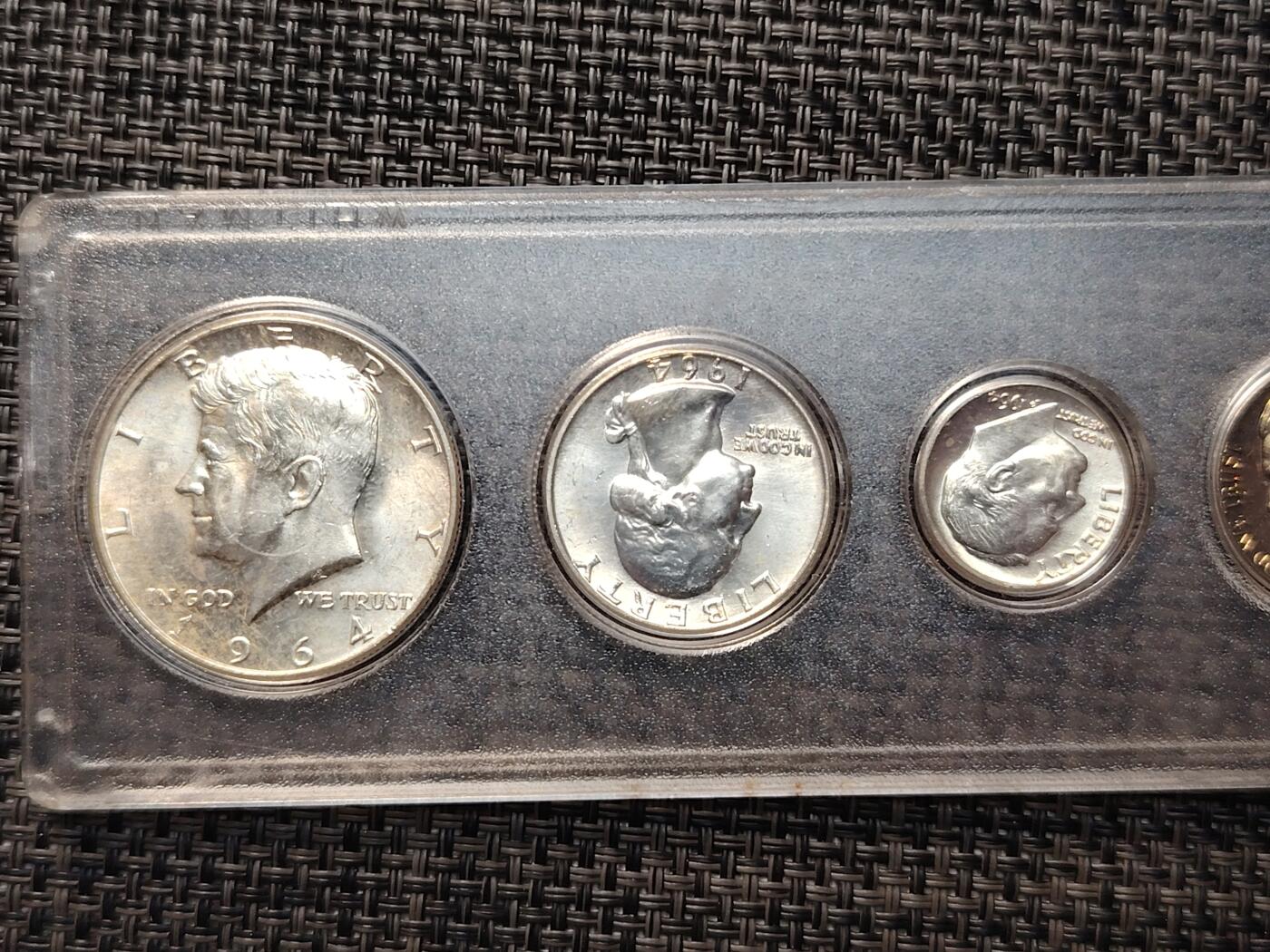 布加迪🐬～世界钱币(上海)🌾第 260 期 /  各国套币和散币 美国🇺🇸 1964年 5枚套币 3枚银币(低银版)