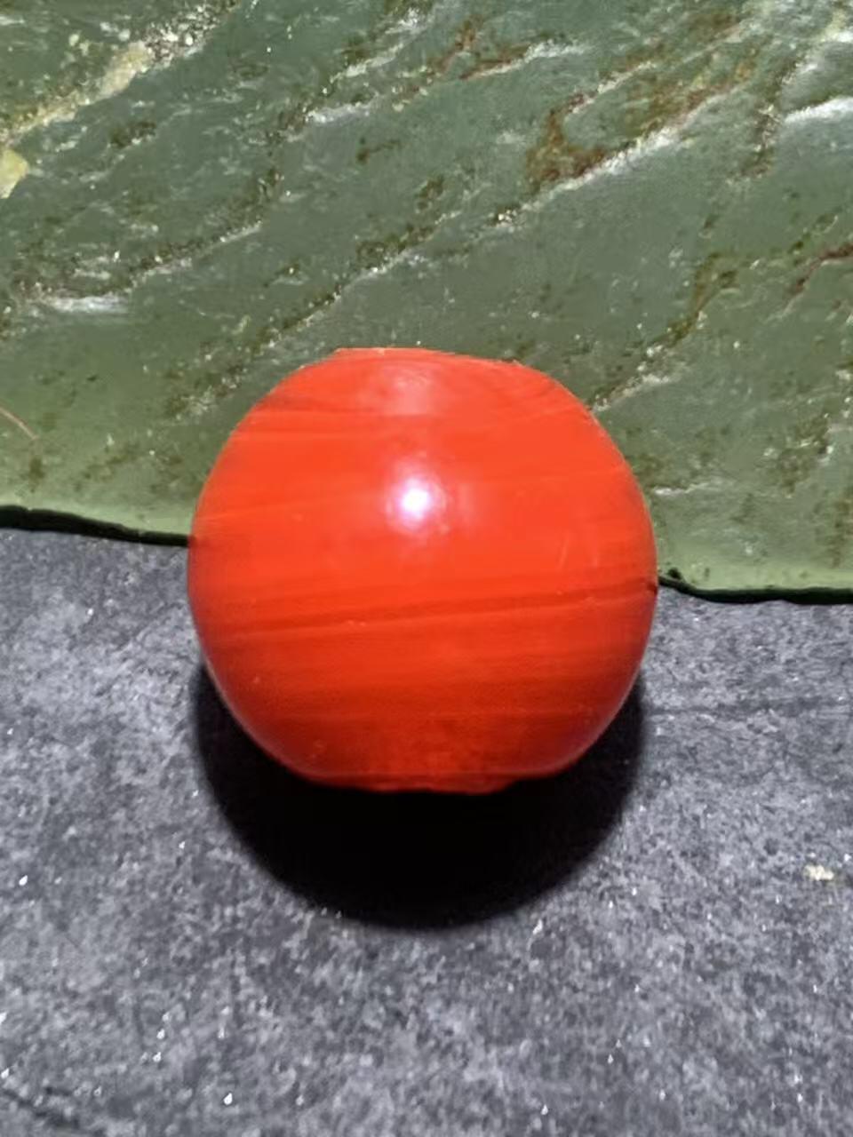 建国前后库存柿子红搅胎琉璃苹果珠一颗，
